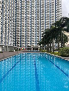 1BR Condo Pool View Light Residence - Manila - 2