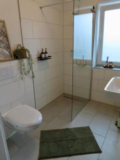 Home & Apart - Stilvolles Apartment in Oldenburg-Kreyenbrück - Balkon, Parkplatz & WLAN - 7