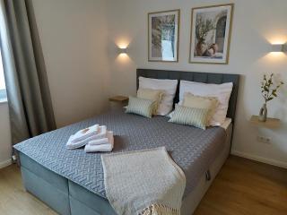 Home & Apart - Stilvolles Apartment in Oldenburg-Kreyenbrück - Balkon, Parkplatz & WLAN - 9