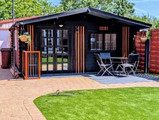 Log Cabin - Rainham - 7