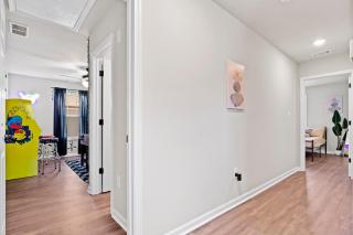 Sleeps 24 - By DT & UGA - 2 Game Rooms, 4 King Beds - 2