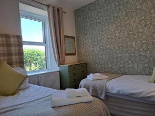 Bogrie Country Cottage - - 8