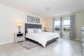 Luxury 5 Bed Townhome with Private Pool - Solterra - 7598 OS - 2