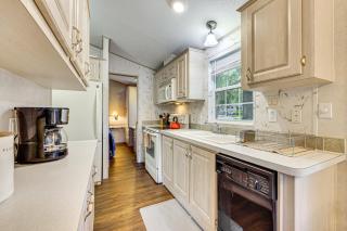 Steps to Lake Kerr Home with Pool and Hot Tub Access! - - 3