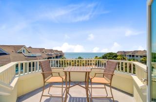 OceanView Condo Pool Balcony Beach Access 304 D Port O Call by AvantStay - Isle of Palms - 0