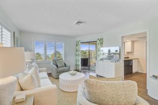 OceanView Condo Pool Balcony Beach Access 304 D Port O Call by AvantStay - Isle of Palms - 8