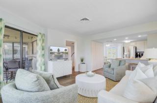 OceanView Condo Pool Balcony Beach Access 304 D Port O Call by AvantStay - Isle of Palms - 7