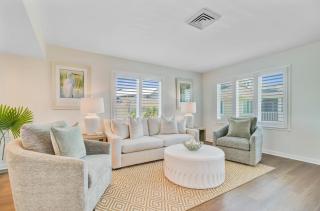 OceanView Condo Pool Balcony Beach Access 304 D Port O Call by AvantStay - Isle of Palms - 5