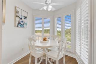 OceanView Condo Pool Balcony Beach Access 304 D Port O Call by AvantStay - Isle of Palms - 4