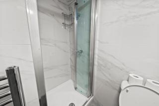 Stadium Suite Central 7 Bed Luxury Guest House By AltoLuxo Short Lets Serviced Accommodation With Free Wifi & Parking - Leicester - 8