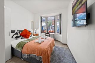 Stadium Suite Central 7 Bed Luxury Guest House By AltoLuxo Short Lets Serviced Accommodation With Free Wifi & Parking - Leicester - 3