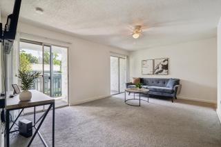 The Trails J252a I Spacious And Comfy 1 Bed 1 Bath - 1