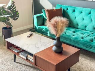 Stylish Mid-Wilshire Apt, Free Parking, Gucci Art, 10mins to Cedars - 2