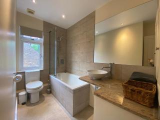 Three Bedroom House in Central Richmond - 3