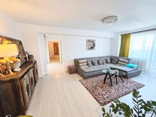 Spacious 2BR Oasis Modern Comfort & Queen Beds near Parks & Malls - Bucharest - 0