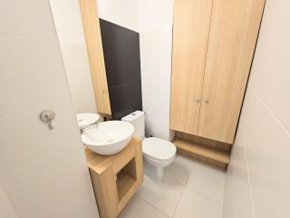 Spacious 2BR Oasis Modern Comfort & Queen Beds near Parks & Malls - Bucharest - 8