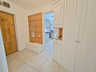 Spacious 2BR Oasis Modern Comfort & Queen Beds near Parks & Malls - Bucharest - 6