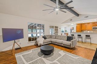 Pool House - Hot tub - Close to DT- Airport -Lounge - Austin - 5