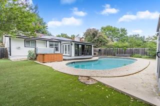 Pool House - Hot tub - Close to DT- Airport -Lounge - Austin - 9