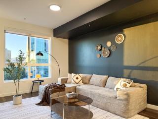 Modern Hollywood Retreat, Free Parking, Large Sofa, Smart TV, Netflix 10mins to Universal Studios - Los Angeles - 8