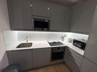 Cozy Lux City Centre 2 Bed 2 Bath Balcony PS4 - Birmingham - 9