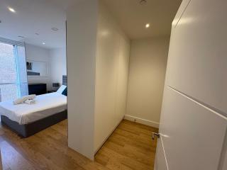 Cozy Lux City Centre 2 Bed 2 Bath Balcony PS4 - Birmingham - 6