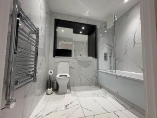 Cozy Lux City Centre 2 Bed 2 Bath Balcony PS4 - Birmingham - 8