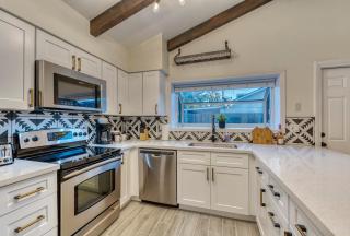 Fun Desert Getaway With Private Free Heated Pool! - Chandler - 2