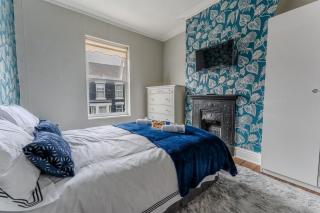 Luxurious 4 Bedroom house Sleeps 7 Free Parking - Liverpool - 0