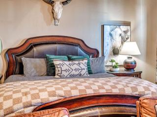 Large 4-Bed Stockyards Hideaway - Oklahoma City - 4