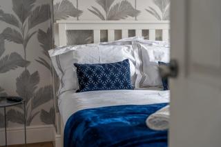 Luxurious 4 Bedroom house Sleeps 7 Free Parking - Liverpool - 3