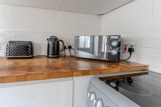 Luxurious 4 Bedroom house Sleeps 7 Free Parking - Liverpool - 2
