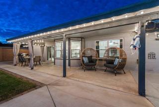Lux Glendale Home With Free Private Heated Pool - Phoenix - 9