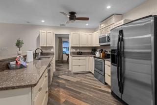 Lux Glendale Home With Free Private Heated Pool - Phoenix - 5