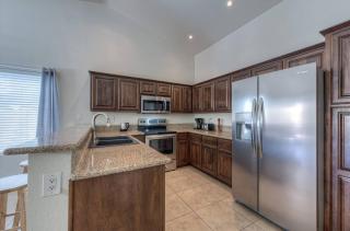 Gorgeous Vacation Home With Free Heated Pool - Phoenix - 8