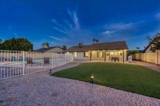 Fabulous With Complimentary Private Heated Pool! - Mesa - 3