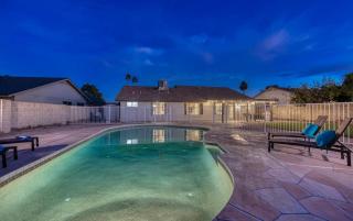 Fabulous With Complimentary Private Heated Pool! - Mesa - 4
