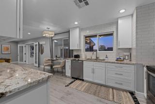 Amazing Home! With Free Large Private Heated Pool - Phoenix - 7