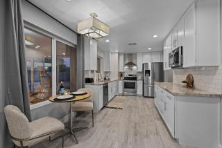 Amazing Home! With Free Large Private Heated Pool - Phoenix - 2