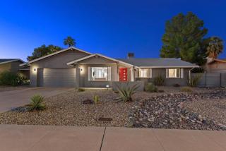 Amazing Home! With Free Large Private Heated Pool - Phoenix - 9
