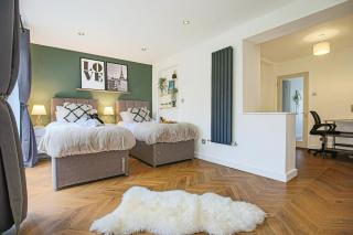 Grace House - Prime Location - Driveway Parking, Pool Table, Fast Wifi, Self Check-In and Smart TV with Sky TV and Netflix by Yoko Property - Milton Keynes - 9