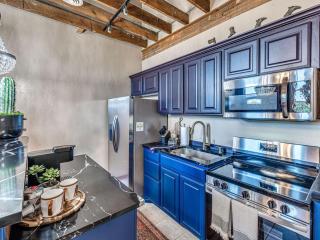 1BR Balcony Views And Cowboy Vibes - Oklahoma City - 8