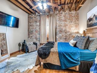 1BR Balcony Views And Cowboy Vibes - 4