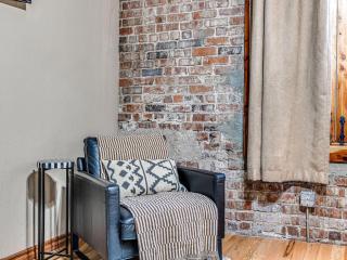 1BR Balcony Views And Cowboy Vibes - 2