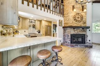 Walk to Diamond Peak Luxe Chalet with Mtn-View Deck - Incline Village - 2