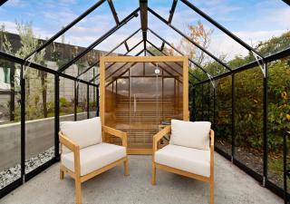 The Glasshouse - Central Home with Hot Tub & Sauna - Queenstown - 5