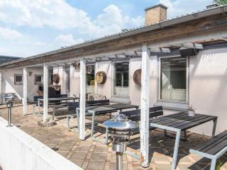 Lush cabin in camping resort - 0