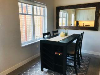 Getaway Carriage House - Great Location! Private! - 9