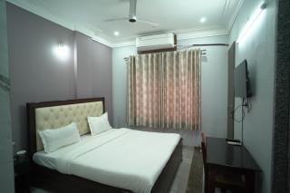 Lakeside Bliss Homestay at Fathesagar Lake - 7