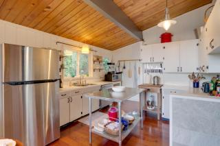 2 Blocks to Puget Sound Beach Lummi Island Home - Lummi Island - 2